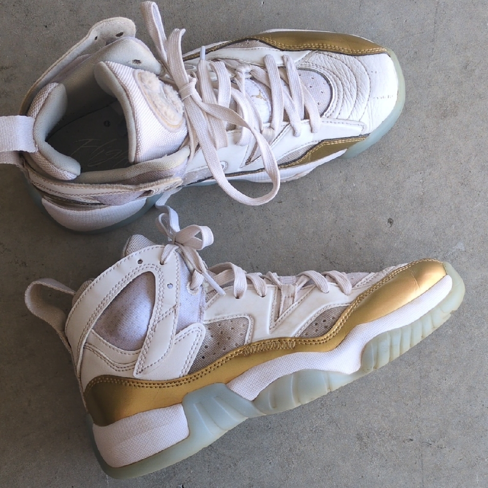 Nike Jumpman Two Trey Womens White & Gold Basketball Shoes Size 7.5